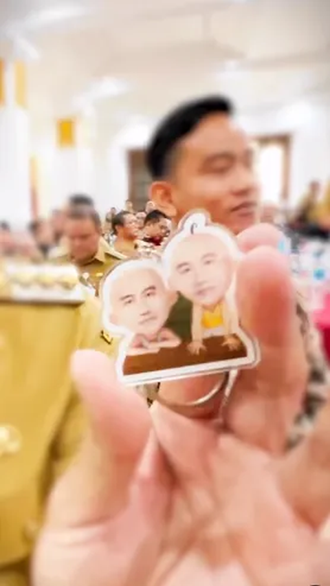 Pin Upin-Ipin Bergambar Gibran & Dico