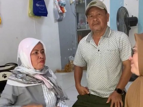 Bikin Haru, Aksi Anak Beri Gaji Pertama untuk Orang Tuanya Ini Viral Banjir Pujian