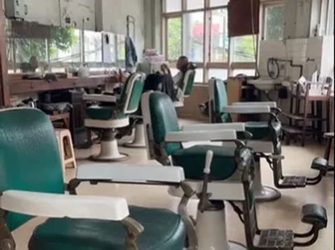 Barbershop Shin Hua, Berusia 112 Tahun Tertua di Indonesia