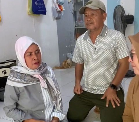 Bikin Haru, Aksi Anak Beri Gaji Pertama untuk Orang Tuanya Ini Viral Banjir Pujian