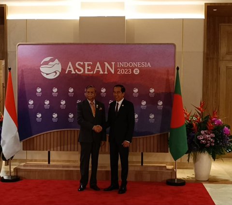 Momen Akrab Jokowi dan Presiden Bangladesh di Hari Kedua KTT ke-43 ASEAN