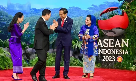 Momen Akrab Jokowi dan Presiden Bangladesh di Hari Kedua KTT ke-43 ASEAN