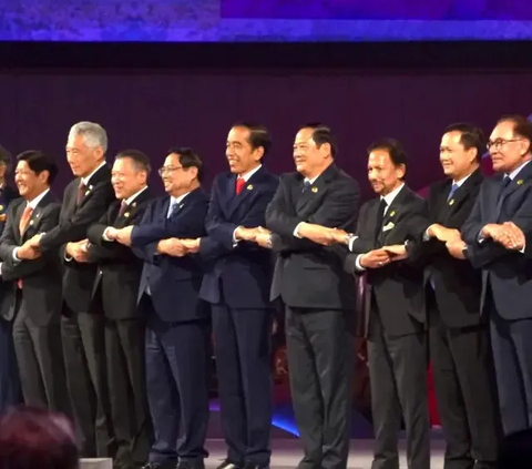 Momen Akrab Jokowi dan Presiden Bangladesh di Hari Kedua KTT ke-43 ASEAN