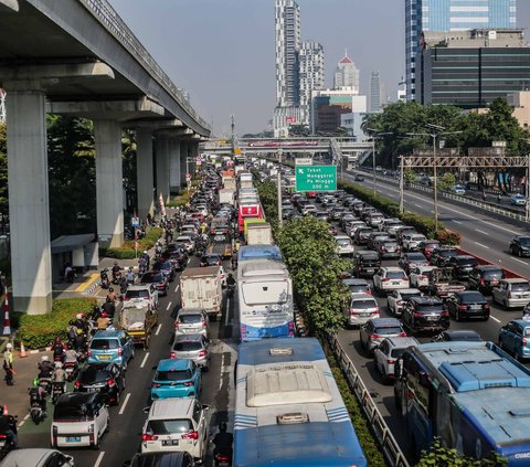 Terlihat dari pantauan udara Jalan MT Haryono mengalami kepadatan lalu lintas yang luar biasa pada, hari Rabu (6/9/2023).