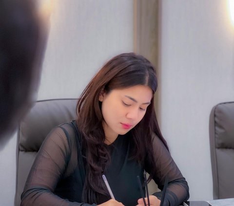 This Beautiful Artist's Marriage Used to Cause a Stir, Allegedly Receiving a Dowry of Rp500 Billion, Now Successfully Developing a Beauty Business!