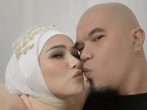 Ini 8 Foto Ahmad Dhani yang Menunjukkan Kecintaannya Terhadap Mulan Jameela