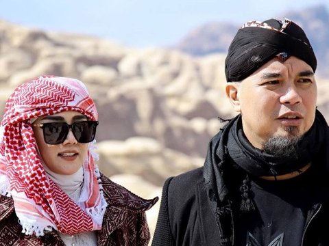 Ini 8 Foto Ahmad Dhani yang Menunjukkan Kecintaannya Terhadap Mulan Jameela