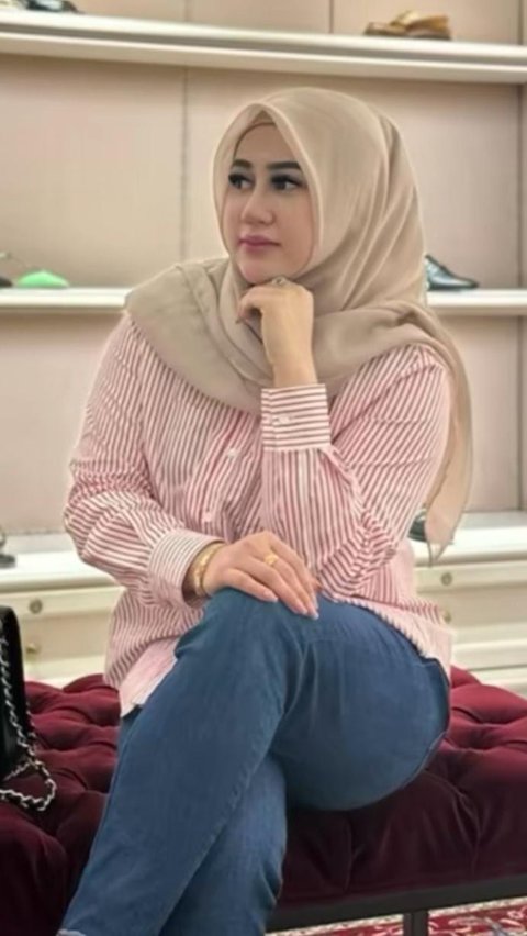 Siapa sangka, Selain menjadi Tiktoker Shara Ismira ternyata juga merupakan seorang pengusaha fashion yang eksis di media sosial.<br><br>Foto/Tiktok@sharazara01<br>