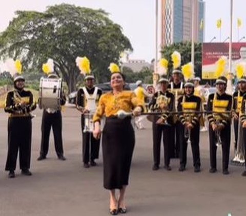 Momen tersebut diakuinya sekaligus bernostalgia dengan masa mudanya dulu. Yanti Isfandiary banjir sorotan warganet usai aksinya saat menjadi Mayorete Marching Band belum lama ini di hadapan para pemain musik tersebut.