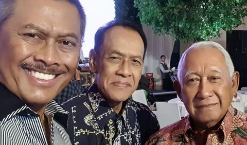 Para jenderal eks petinggi Polri itu bertemu di acara sunatan cucu dari Komjen Raden Makbul.