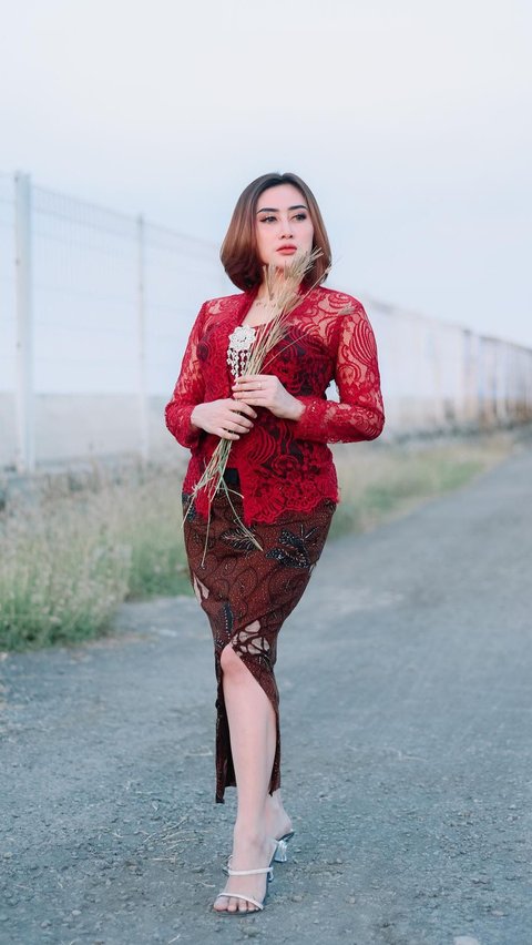 Portrait of Luluk Nuril, a TikTok Celebrity and Police Officer's Wife who Went Viral after Berating an Intern Student, Likes to Show off a Glamorous Life!