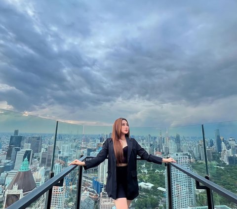 Portrait of Luluk Nuril, TikTok Celebrity and Police Officer's Wife who Went Viral after Scolding an Intern Student, Loves to Show off a Glamorous Life!