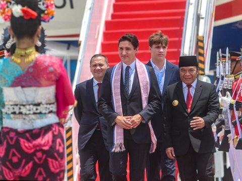 Acting Governor of Banten Welcomes the Arrival of Canadian PM Justin Trudeau at the 43rd ASEAN Summit