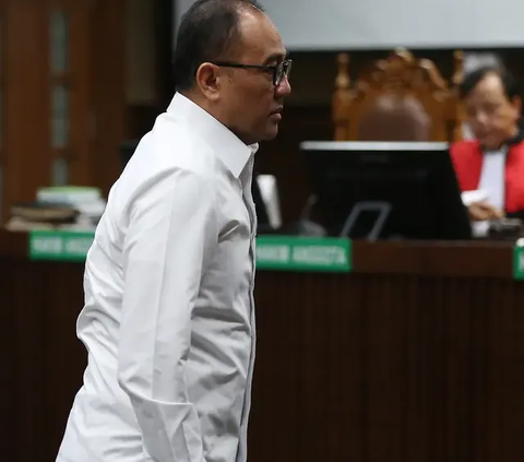 Tuding Kasusnya Kedaluwarsa, Rafael Alun Minta Dibebaskan