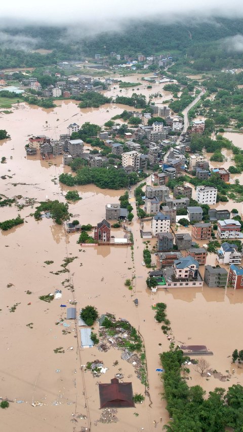 FOTO: Kondisi China Terendam Banjir Parah hingga Sebabkan Kerugian Puluhan Triliun Rupiah