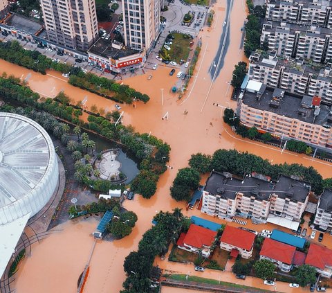 FOTO: Kondisi China Terendam Banjir Parah hingga Sebabkan Kerugian Puluhan Triliun Rupiah