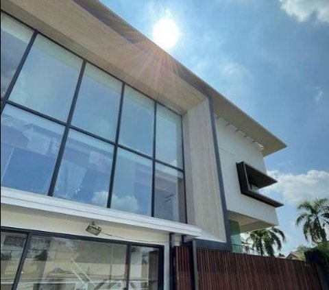 Luxurious Celebrity Homes in Bintaro Area, Super Mega Design Makes You Stunned!