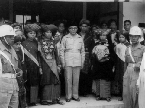 Momen Lawas Wakil Presiden Mohammad Hatta Saat Kunjungan ke Sumatera Barat, Begini Potretnya
