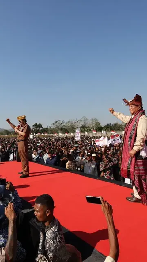 Pensiunan Jenderal TNI Hendropriyono Merapat ke Prabowo, Saling Beri Hormat di NTT