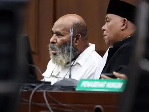 Dicecar Hakim soal Duit Masuk ke Rekening, Lukas Enembe Berkelit