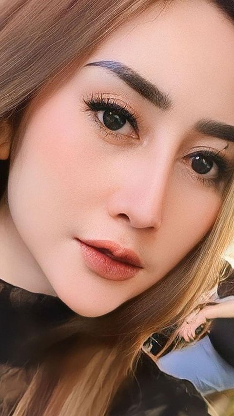 Usai Memaki & Ancam Siswi, Selebgram Probolinggo Luluk Nuril Kini Menangis Minta Maaf hingga Sebut Kapolri<br>