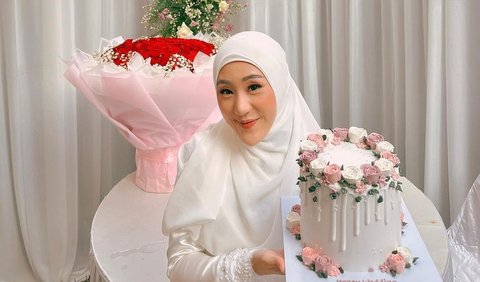 Ikram Sosok Romantis dan  Hangat