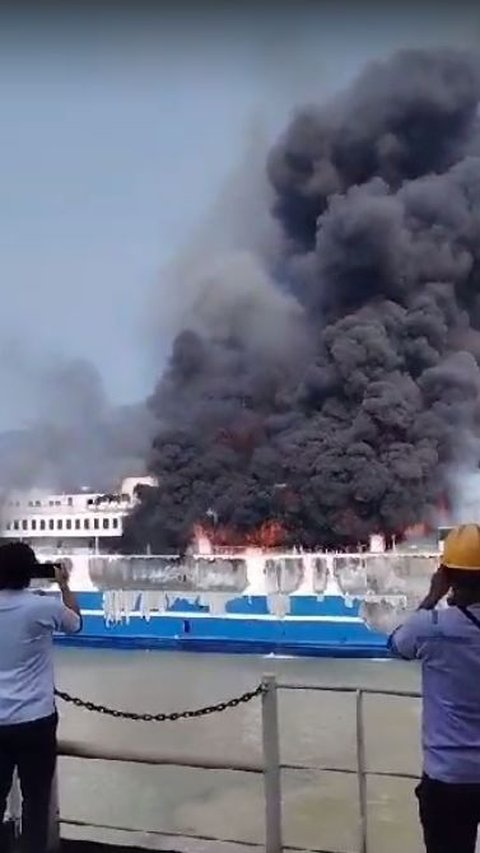 Kronologi Kapal Ferry Terbakar di Merak, Evakuasi Penumpang Dramatis di Tengah Kepulan Asap Tebal<br>