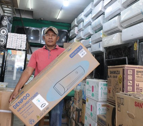 FOTO: Penjualan AC Stagnan di Tengah Cuaca Panas Musim Kemarau