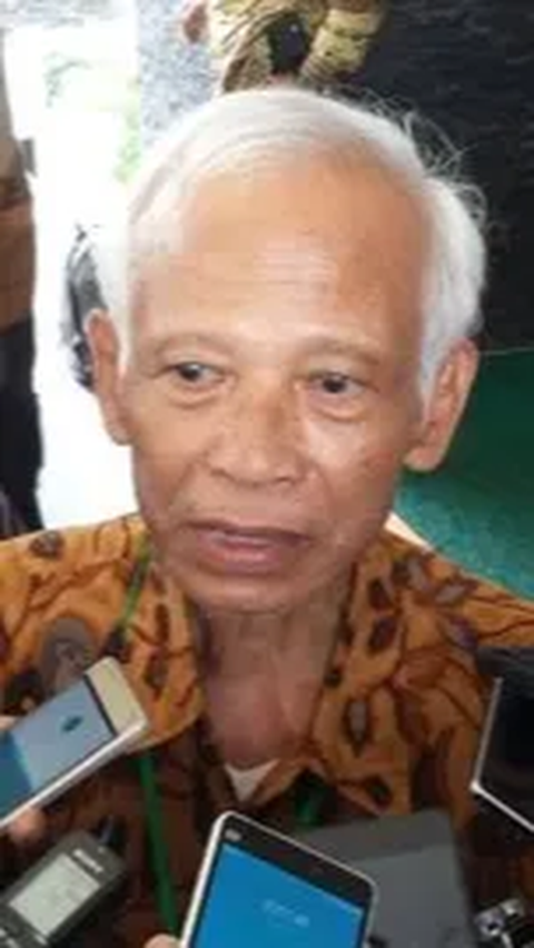 CEK FAKTA: Hoaks Dosen Pembimbing Jokowi di UGM Jadi Buronan<br>