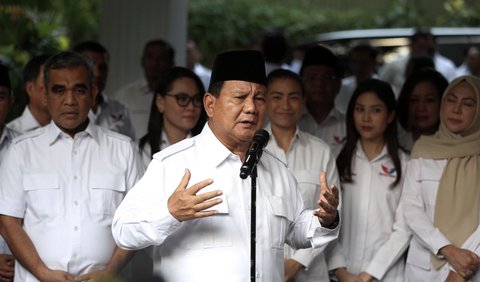 Bacapres sekaligus Ketum Gerindra Prabowo Subianto hingga kini belum menentukan cawapresnya. 