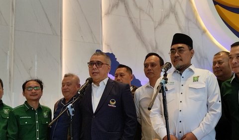 Menurut Ali, PKS tak bakal bergabung dengan koalisi lain usai Cak Imin dideklarasikan sebagai cawapres Anies Baswedan. Pasalnya, ujar dia PKS tetap mendukung Anies Baswedan sebagai Bacapres setelah pasangan Anies-Cak Imin dideklarasikan.<br>