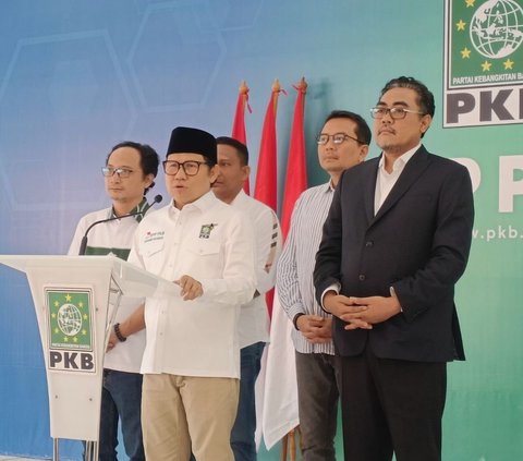 Ketua Umum PKB Muhaimin Iskandar atau Cak Imin buka suara soal munculnya kembali isu kudeta Gus Dur pada 2008 silam. Sebagai informasi, Cak Imin telah berulang kali menepis anggapan kudeta Gus Dur tersebut.