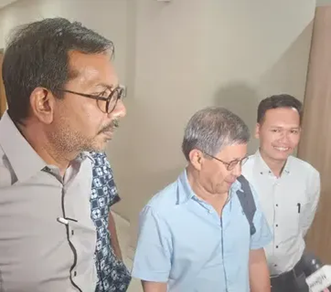 Pengamat Politik, Rocky Gerung alami persekusi atau penyerangan yang dilakukan sejumlah orang ketika hendak keluar dari kawasan Mabes Polri, Jakarta Selatan pada Rabu (6/9) sore.