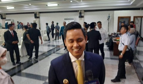 Bupati Kendal Dico M Ganinduto mengaku sudah menyiapkan hadiah balasan untuk Wali kota Solo, Gibran Rakabuming Raka. 