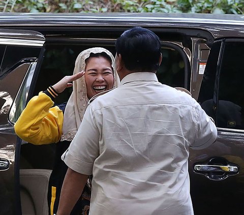 FOTO: Momen Akrab Prabowo Terima Kunjungan Putri dan Istri Gus Dur