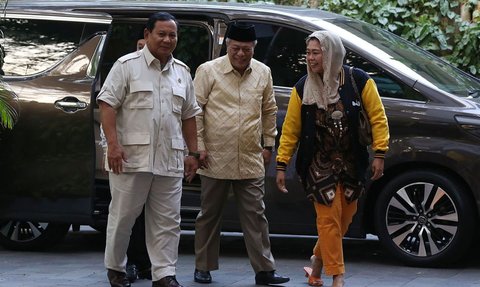 FOTO: Momen Akrab Prabowo Terima Kunjungan Putri dan Istri Gus Dur