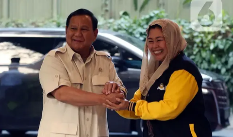 Putri Presiden ke-4 RI Abdurrahman Wahid (Gus Dur), Yenny Wahid mendoakan Ketua Umum Partai Gerindra Prabowo Subianto menjadi calon presiden Republik Indonesia.