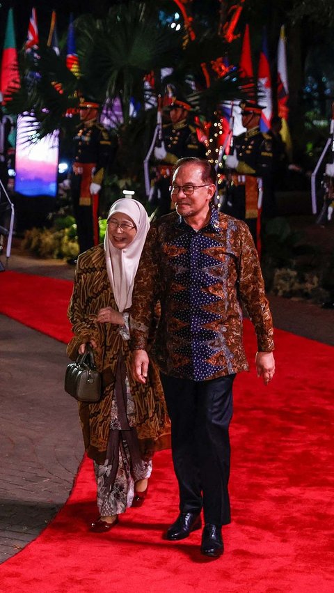 Perdana Menteri Malaysia, Anwar Ibrahim dan istrinya Wan Azizah Wan Ismail.
