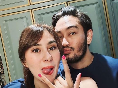 8 Foto Mesra Syahnaz dan Jeje Govinda, Usai Perselingkuhannya Terungkap Ke Publik