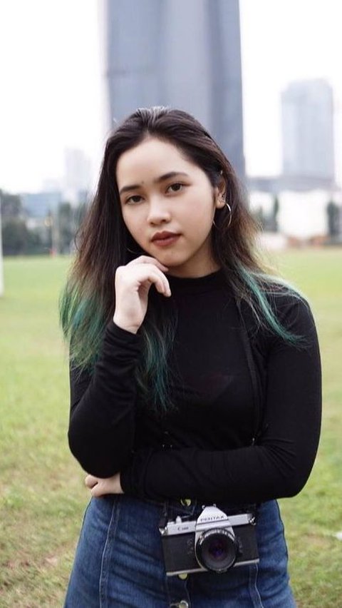 Jarang Tersorot, 8 Foto Cantik Isya Adinda yang Sudah Beranjak Dewasa