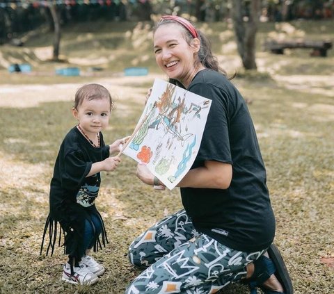 Cantik & Wajahnya Bule Banget, Potret Menggemaskan Baby Djiwa Anak Nadine Chandrawinata dan Dimas Anggara yang Segera Jadi Kakak