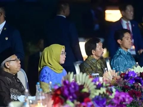 Portrait of Justin Trudeau's Child and the Sultan of Brunei at the 43rd ASEAN Summit Gala Dinner, Jokowi Is Enchanted