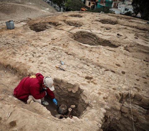 Arkeolog Peru menemukan mumi berusia 1.000 tahun dalam penemuan terbaru di sebuah situs arkeologi yang terletak di lingkungan perumahan di ibu kota negara, Lima.