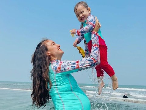 Potret Cantik Nadine Chandrawinata yang sedang Hamil Anak Kedua, Perut Makin Besar