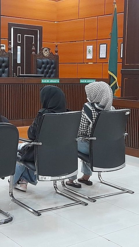 Tertunduk, Tiga Perempuan Cekoki Miras ke Kucing Jalani Sidang Perdana