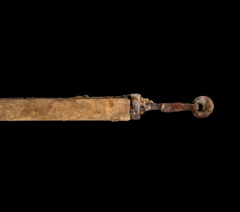 Empat Pedang Romawi Berusia 1.900 Tahun Ditemukan, Kondisinya Utuh Bisa Dipakai
