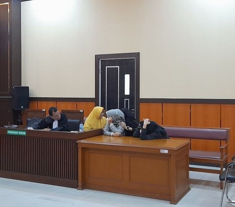 Tertunduk, Tiga Perempuan Cekoki Miras ke Kucing Jalani Sidang Perdana