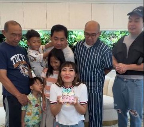 Dihadiri Sahabat dan Keluarga, Intip Momen Perayaan Ulang Tahun Ayu Dewi  yang ke-39