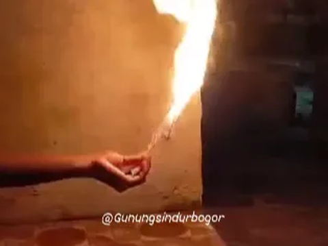Air Disulut Bisa Menyala Api