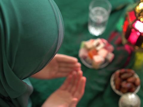 Bacaan Doa Makan dan Artinya, Ketahui Adabnya dalam Islam